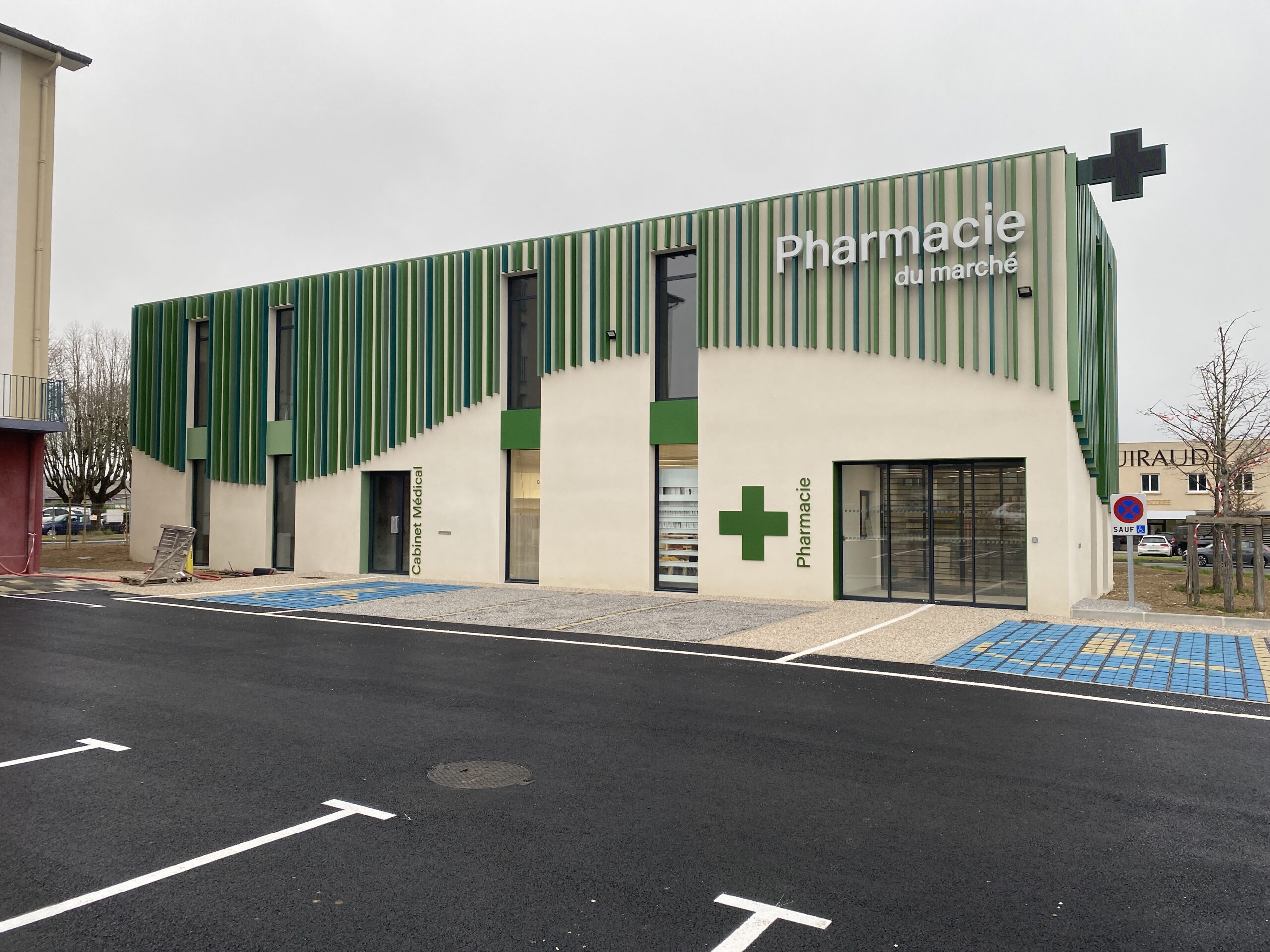 LEONARD ARCHITECTURE - PHARMACIE DU MARCHE